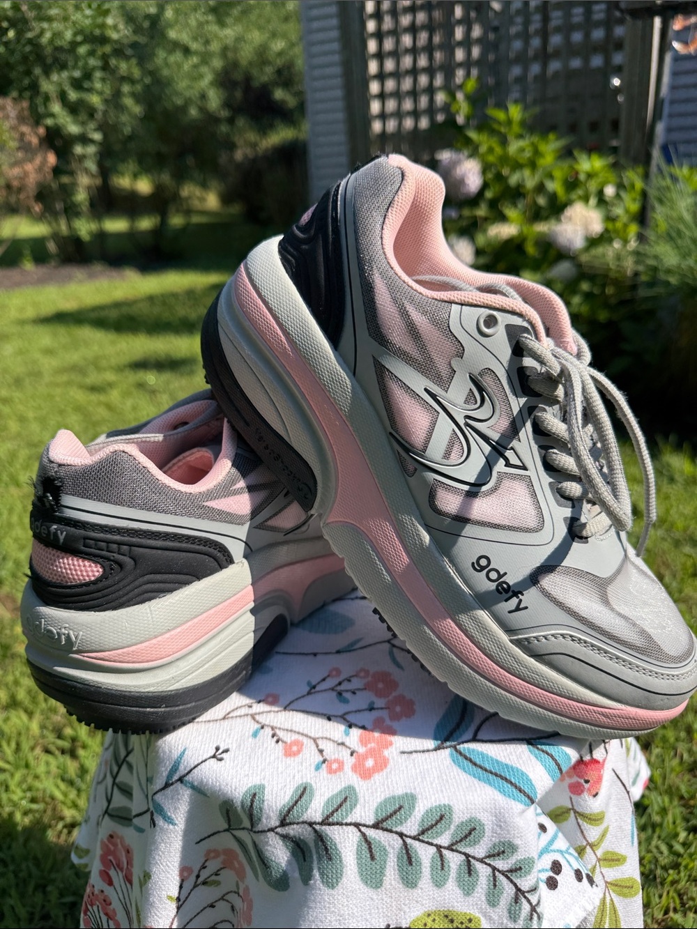 Women's BROOKS ION gdefy Pink & Gray Athletic Sneakers
